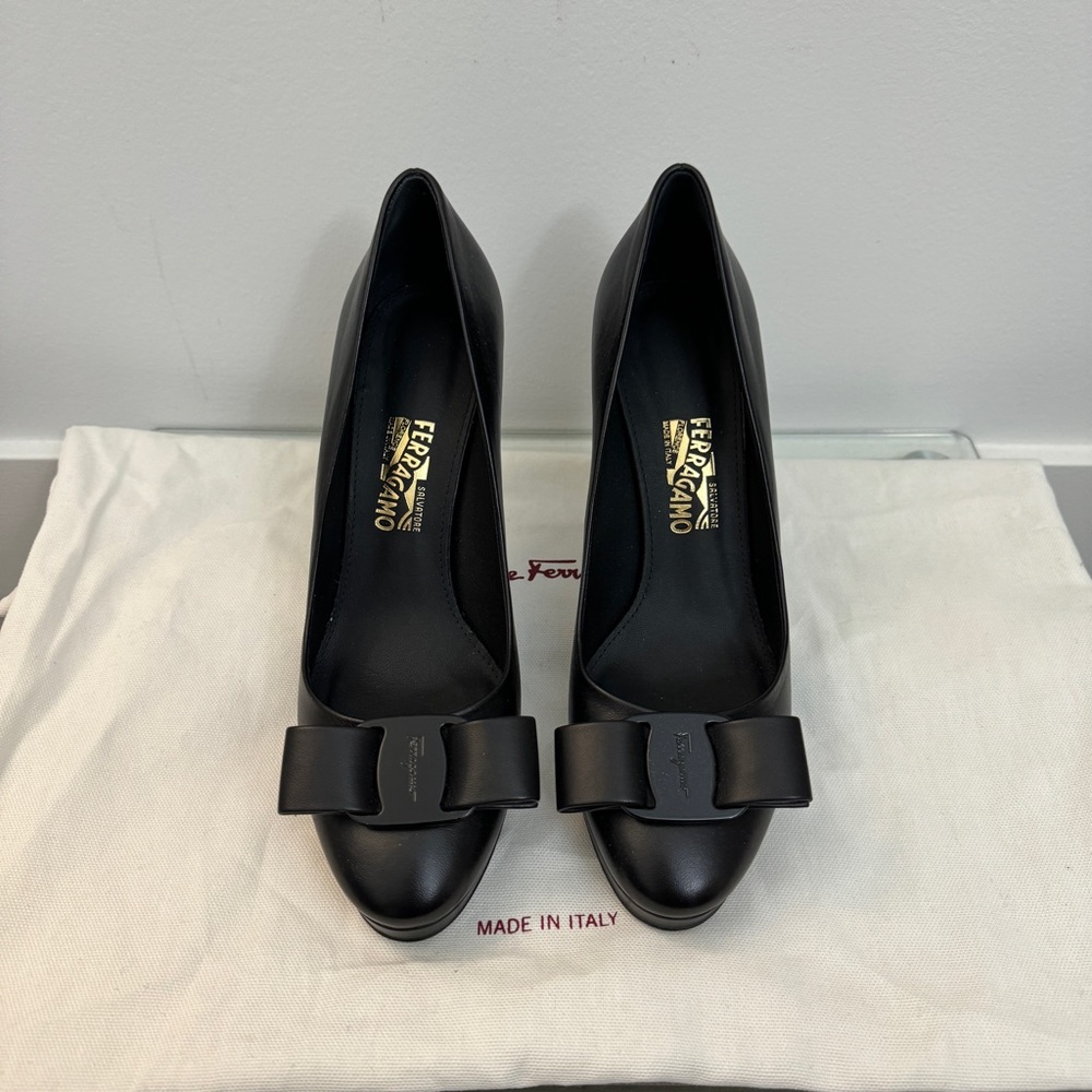 BRAND NEW Salvatore Ferragamo Osimo Pumps 100mm Size 7.5B - All Black